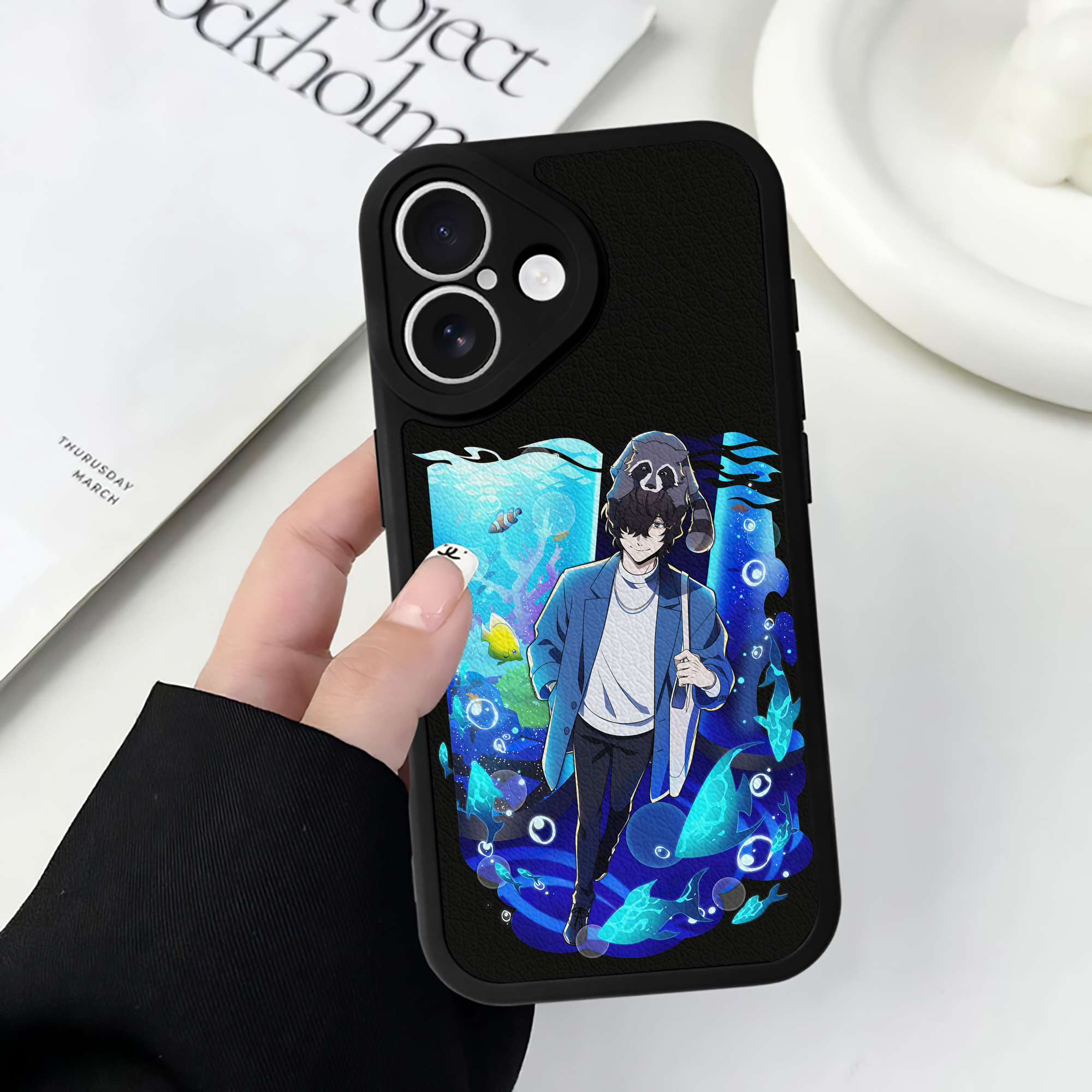 （画像用） 文豪ストレイドッグス Bungo Stray Dogs 【iPhone 16シリーズ対応】シリコンスマホケース（レザー調） 材質：シリコン
